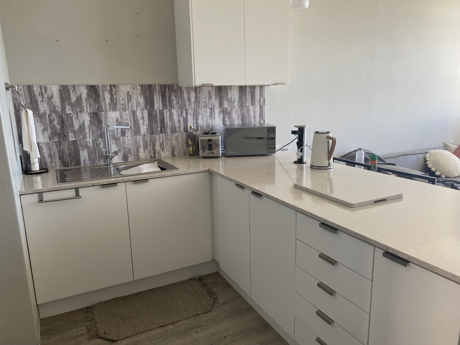 1 Bedroom Property for Sale in Loevenstein Western Cape